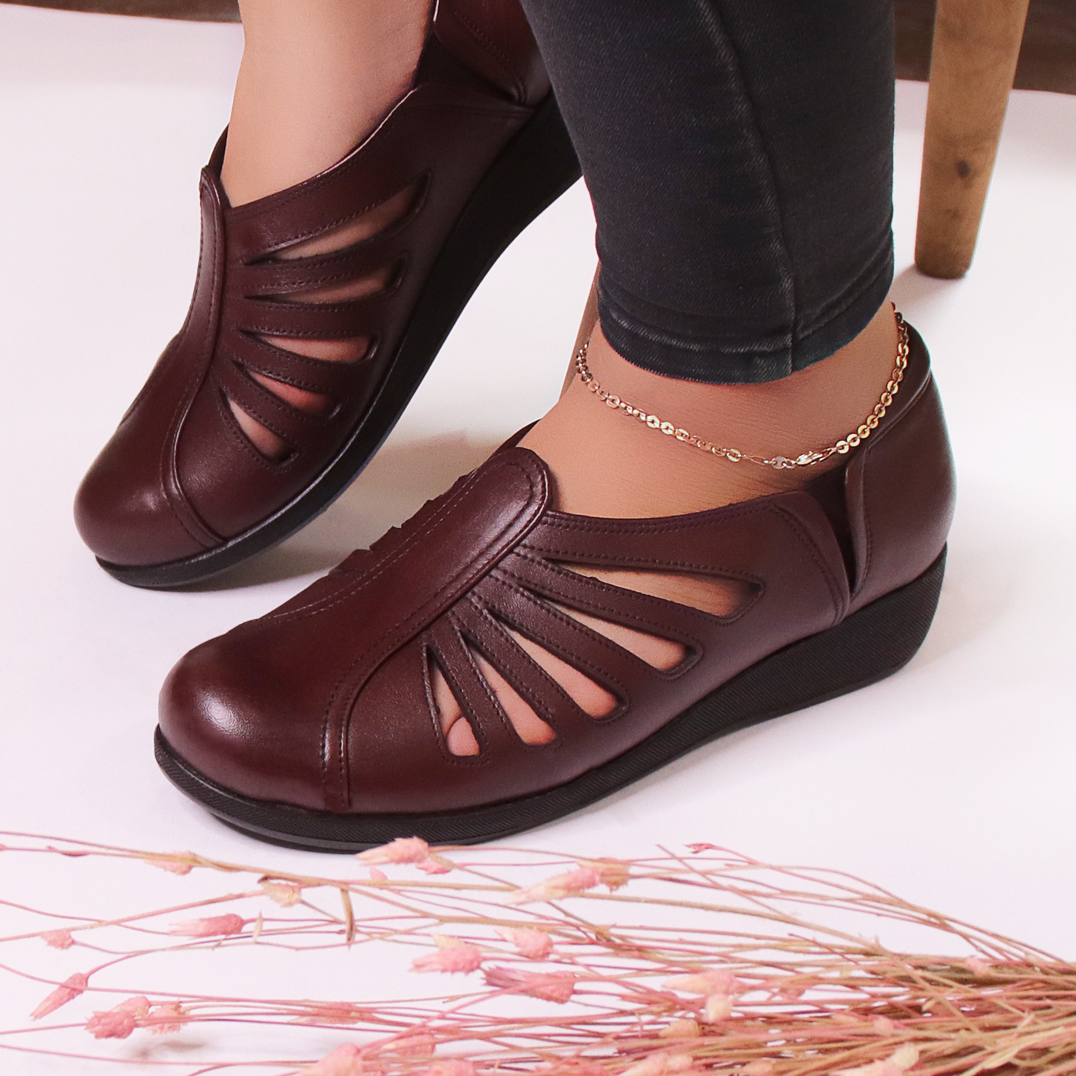 خرید آنلاین کفش طبی زنانه تابستانه روشن مدل شاهین کد 22